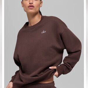 LIMITED COLOR brownstone Alo yoga accolade crew neck